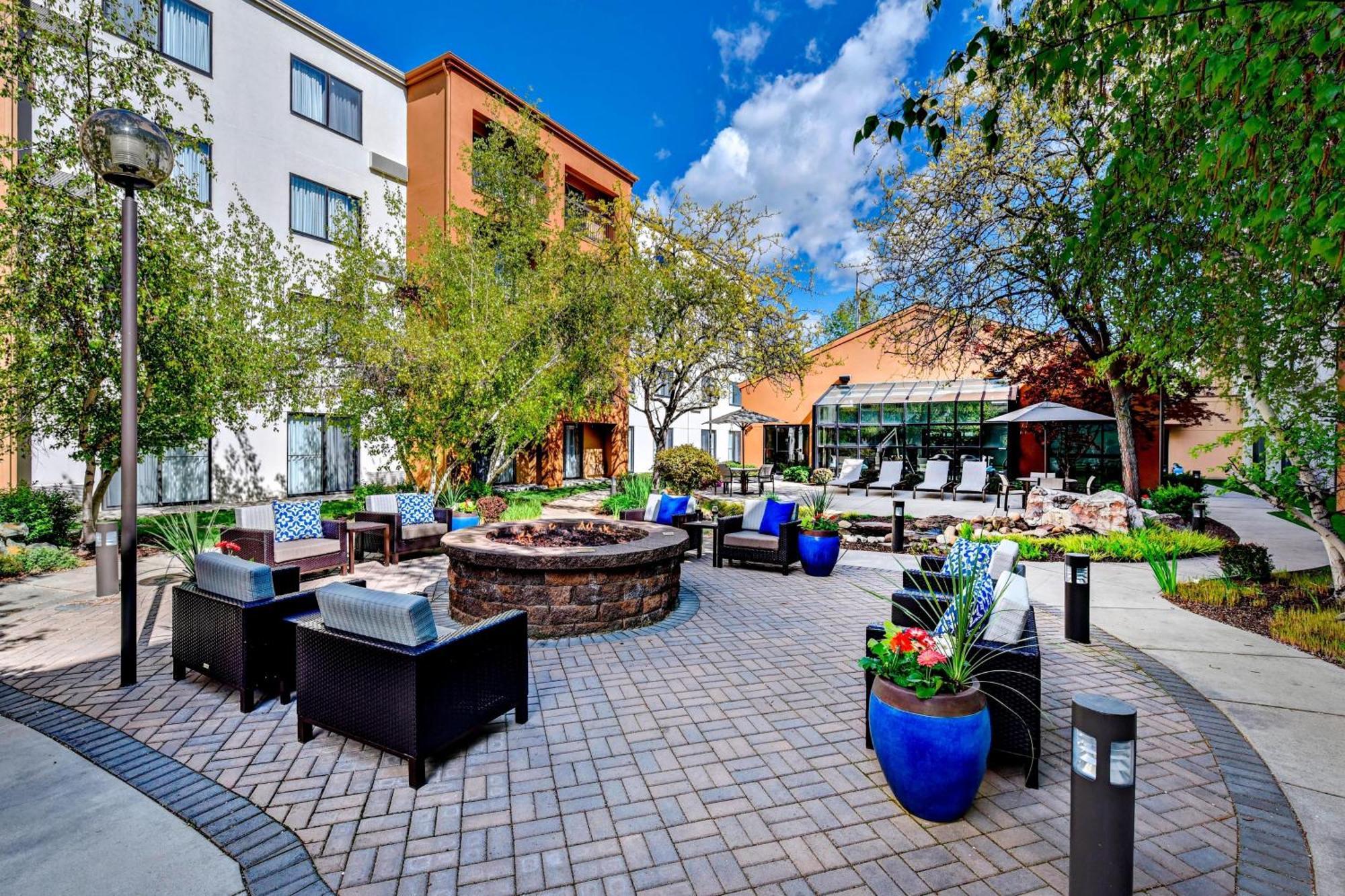 Отель Courtyard Boise Downtown Экстерьер фото